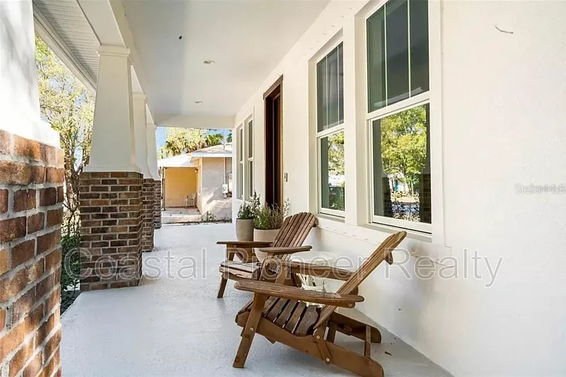 5 bed, 3.0 bath, 2428 sqft, $4,995 — Photo 4