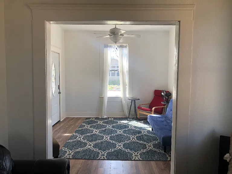 2502 Willow St — Photo 2
