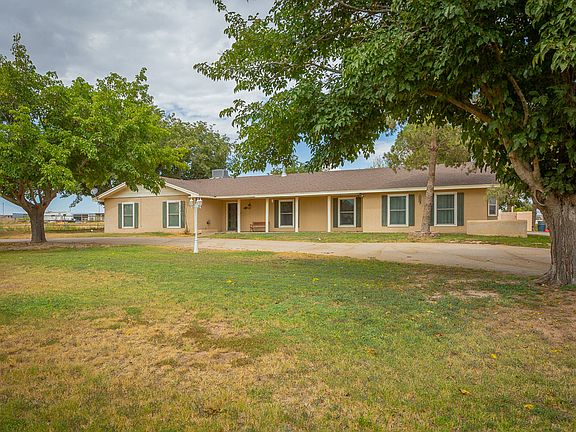 3rd image of 22 Comanche Dr