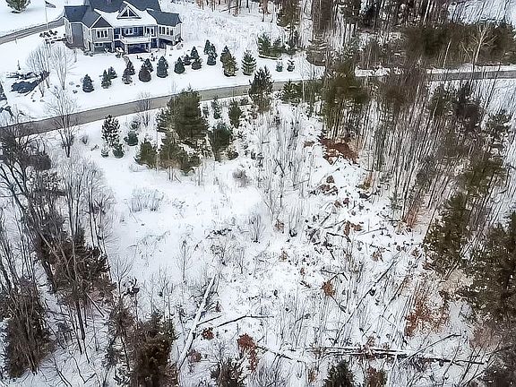 4th image of 100 Pennock Lane