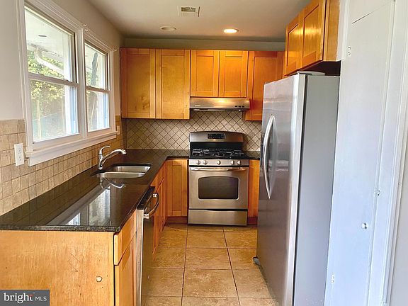 3rd image of 3132 Hodge Pl