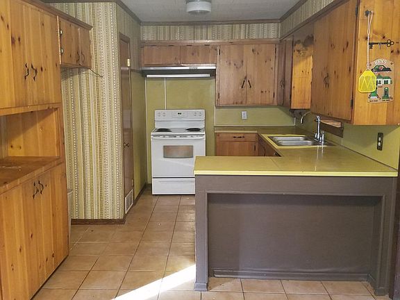 3rd image of 300 Riverbend Dr