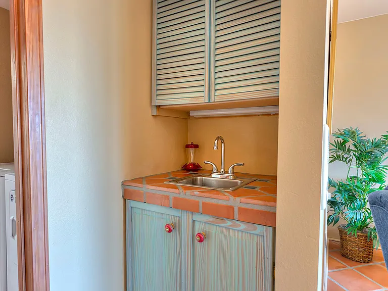 Wet bar.