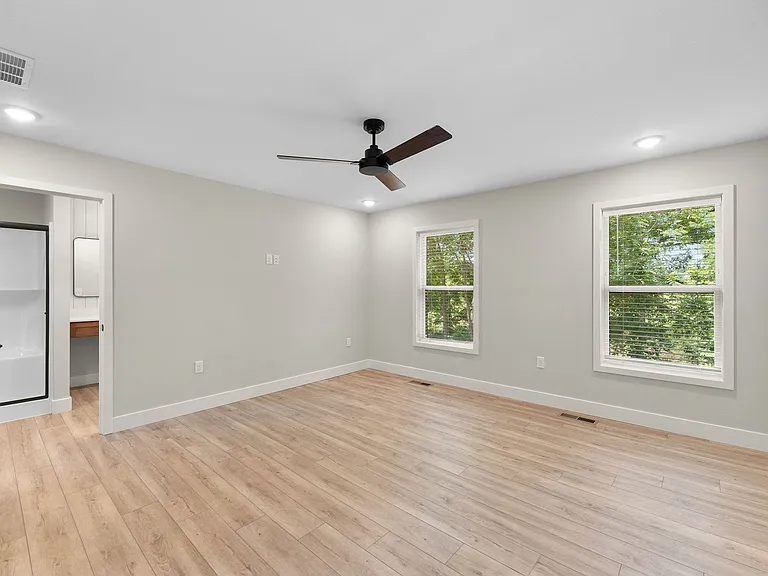 2191 W Parkview Ave — Photo 13