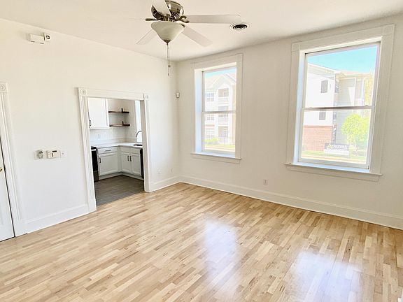 3rd image of 4400 Chouteau Ave APT 2A