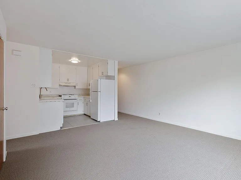 1400 La Playa Ave — Photo 6