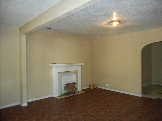 2nd image of 922 Chalmers St
