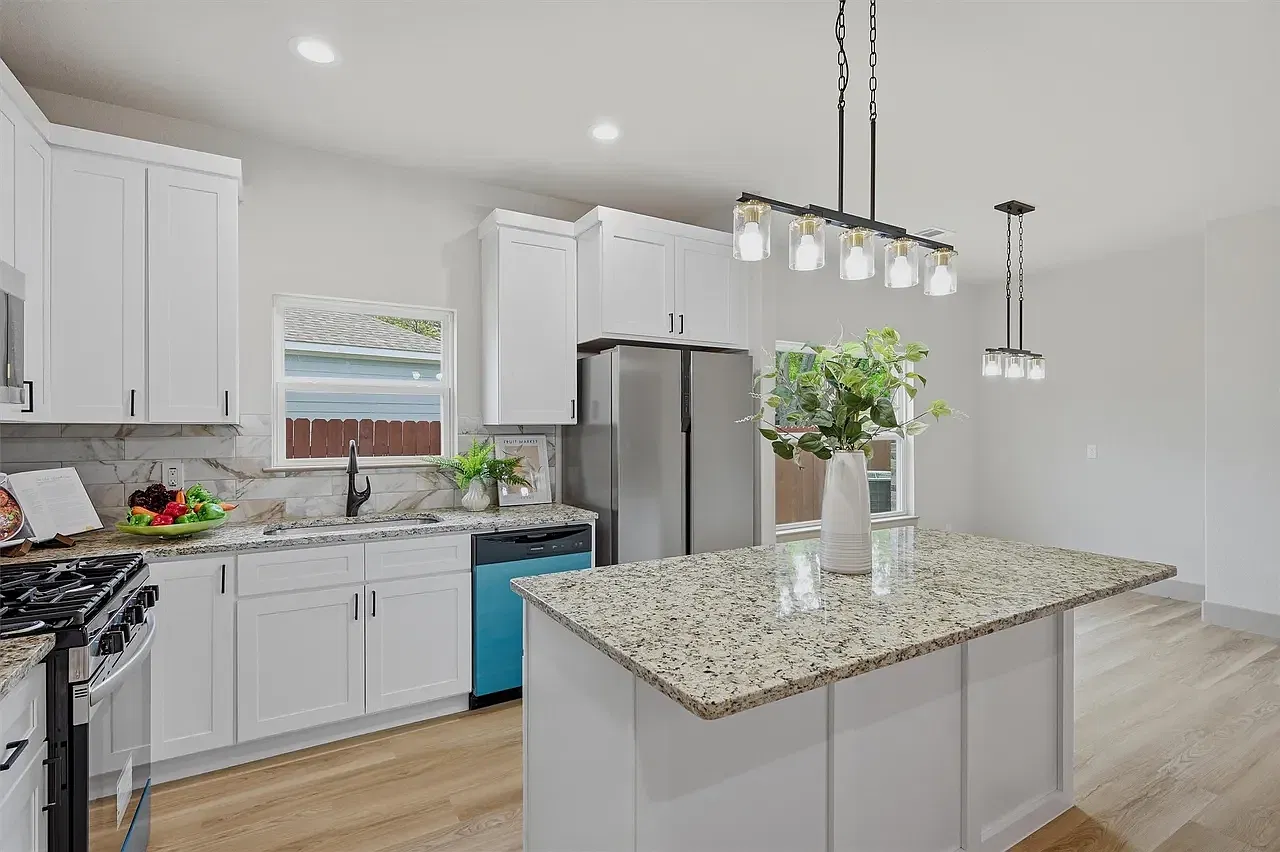 4 bed, 1843 sqft, $2,300 — Photo 4