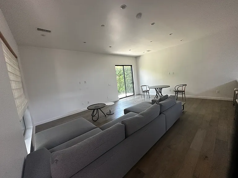 2826 S Cloverdale Ave — Photo 5