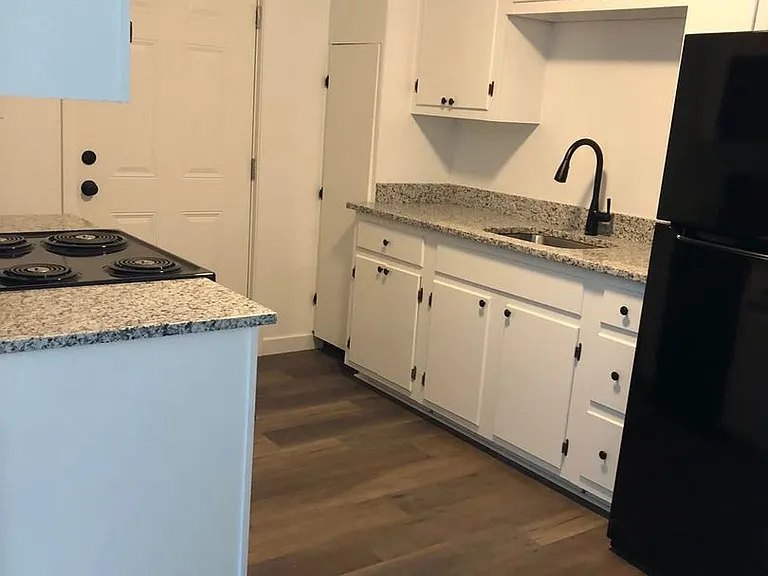 904 S Pine St #1 — Photo 7