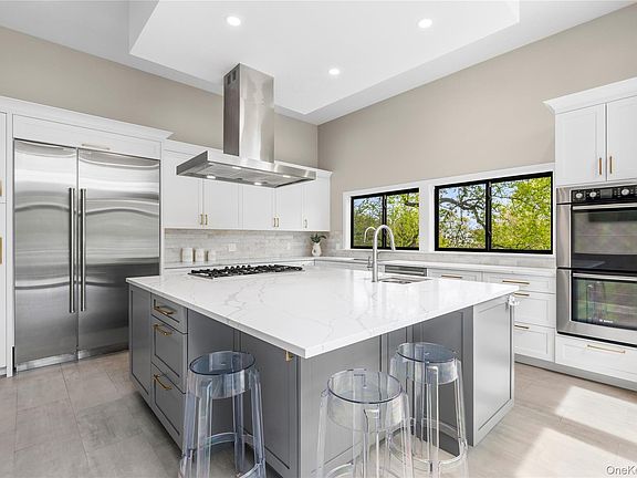 3rd image of 3 Lakeside Drive