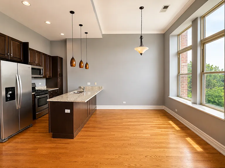 1470 W Carmen Ave #301 — Photo 3