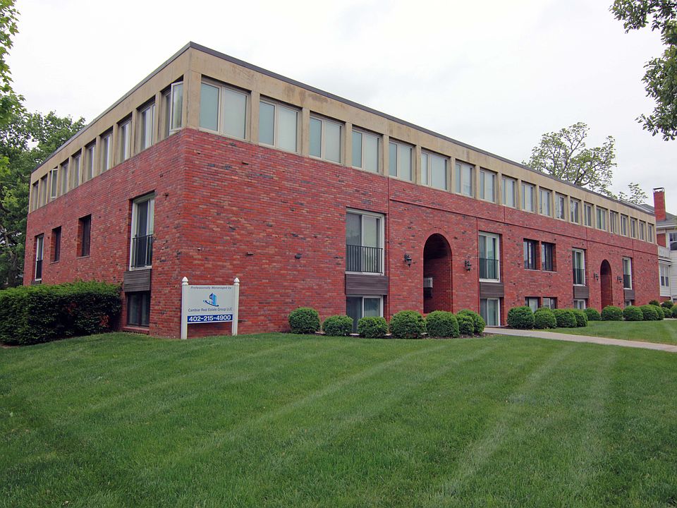 1st image of 4903 California St #2
