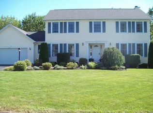 37 Michelle Dr, Clifton Park, NY 12065