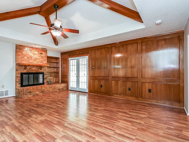 700 Sandy Trl — Photo 3