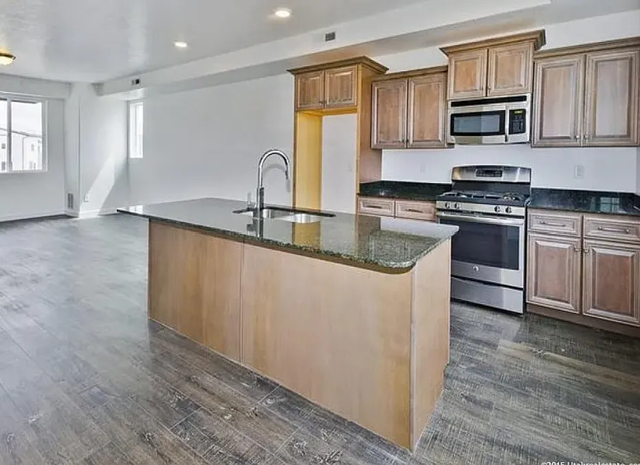 3 bed, 2.5 bath, 1730 sqft, $1,850 — Photo 4