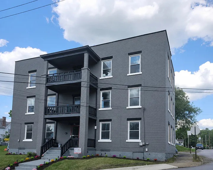 537 E Washington St #3 — Photo 1