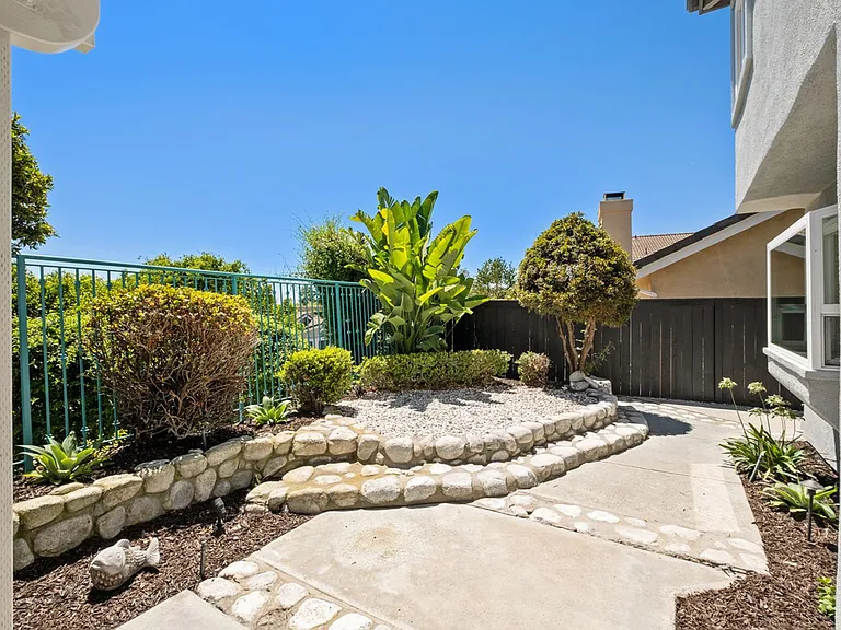 23952 Dory Dr — Photo 42