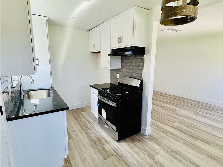 425 Grand Ave — Photo 7