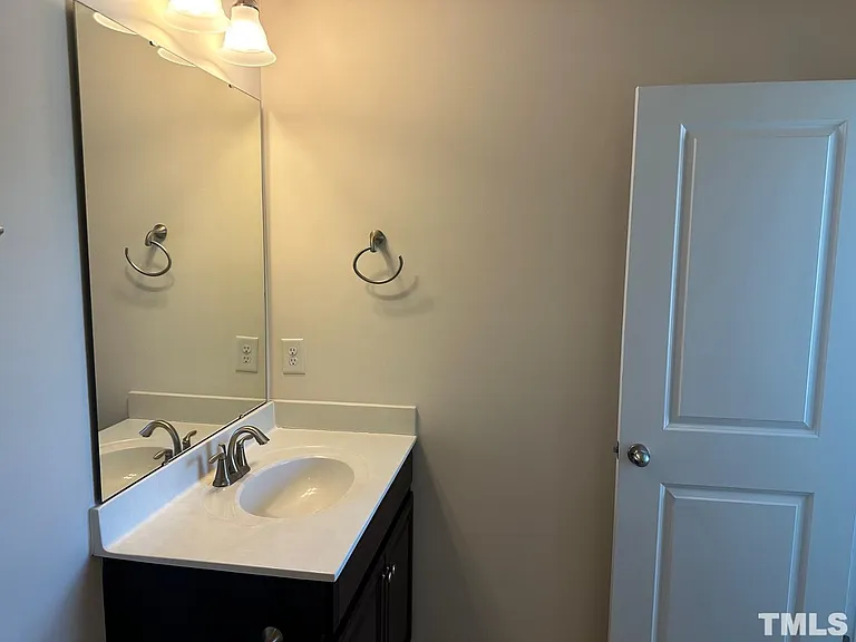 145 Begen St — Photo 6