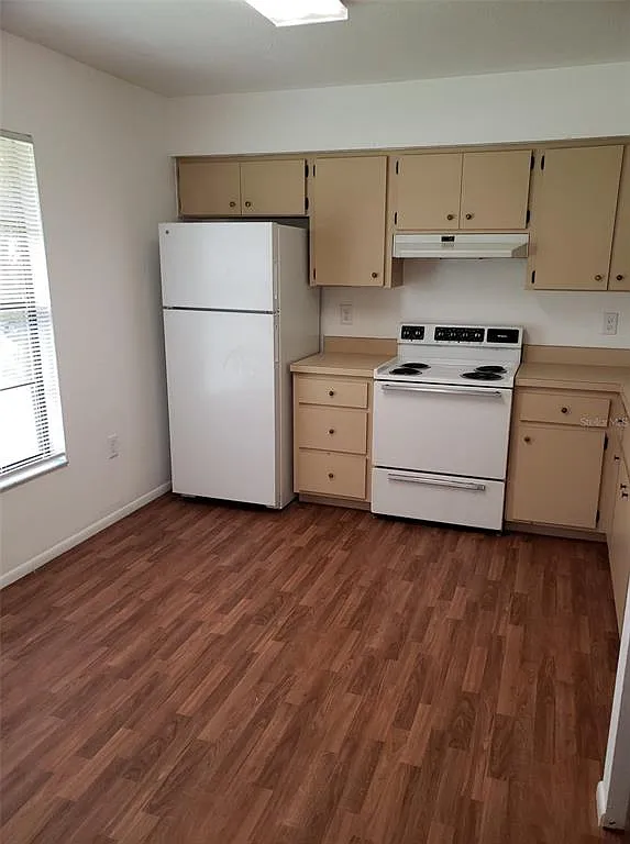 1 bed, 1.0 bath, 758 sqft, $1,299 — Photo 2