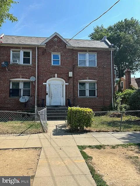 446 Mellon St SE photo 1