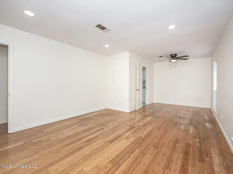 1213 King Henry Dr — Photo 9