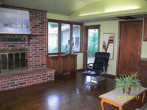 5th image of 821 E Peel St