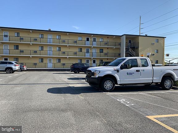 3rd image of 14 136th St Unit 205