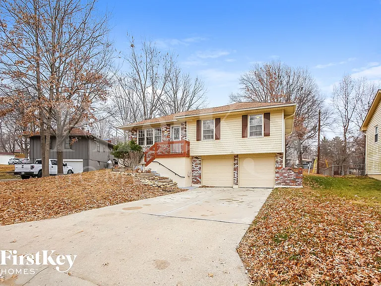 7625 NW Milrey Dr — Photo 1