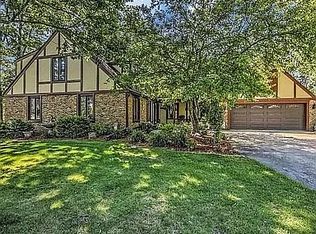 2424 E Lakeshore Ct, Crown Point, IN 46307