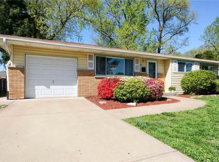 7 Ridgelawn Ct, Florissant, MO 63031