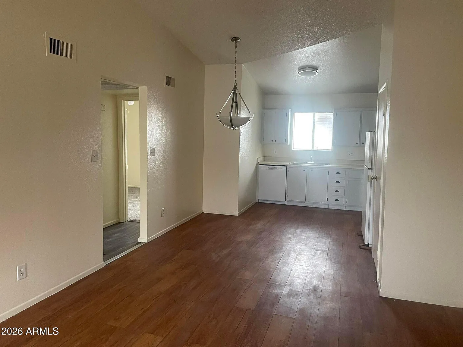2 bed, 1.0 bath, 1799 sqft, $1,075 — Photo 3