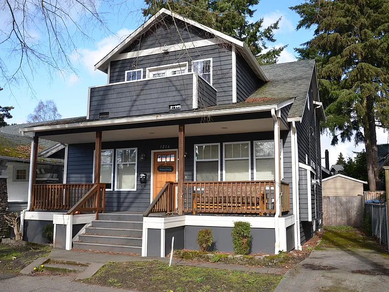 1216 NE Ravenna Blvd — Photo 1