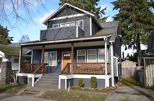 1216 NE Ravenna Blvd Photo 1