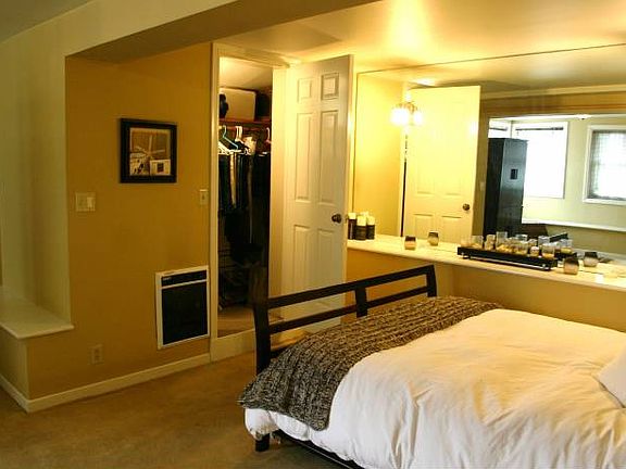 Alcove w/Closet