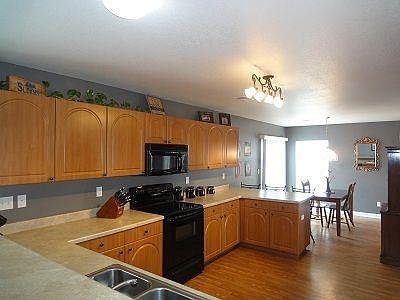 3rd image of 1694 Wildwood St