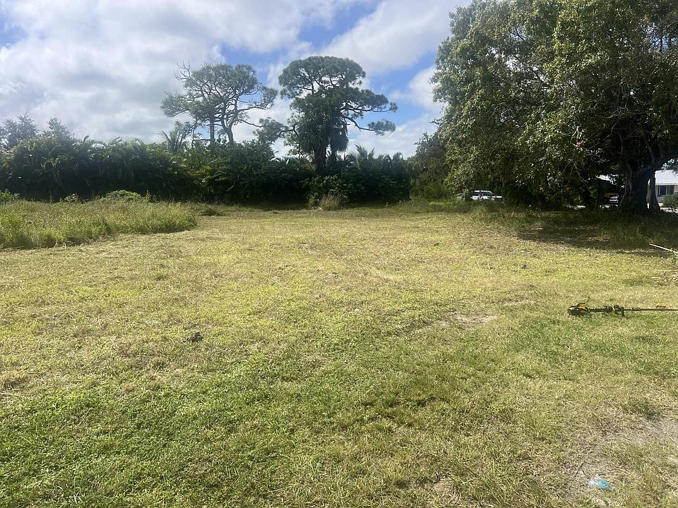 2nd image of 198 NE St James Drive