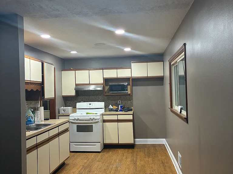 8736 S 51st Ave — Photo 2