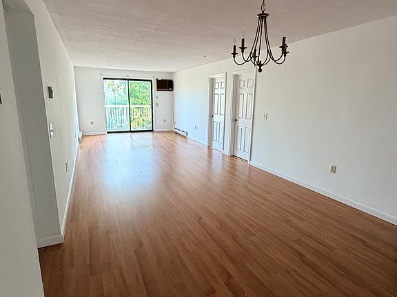 2nd image of 10 Wrentham Rd APT 303