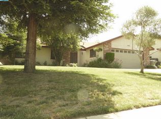 1937 E Paradise Ave, Visalia, CA 93292