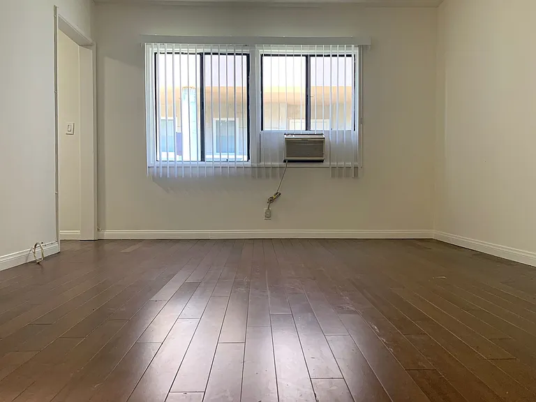 2555 S Sepulveda Blvd — Photo 9