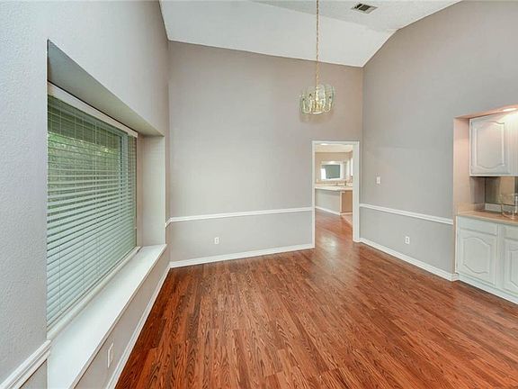 4th image of 4409 Seville Ln