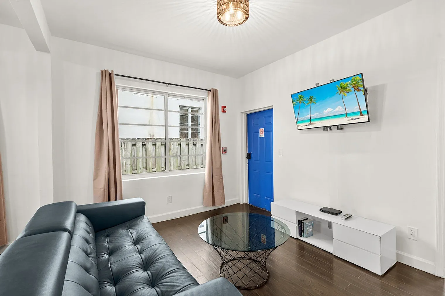 1 bed, 1.0 bath, $4,154 — Photo 2
