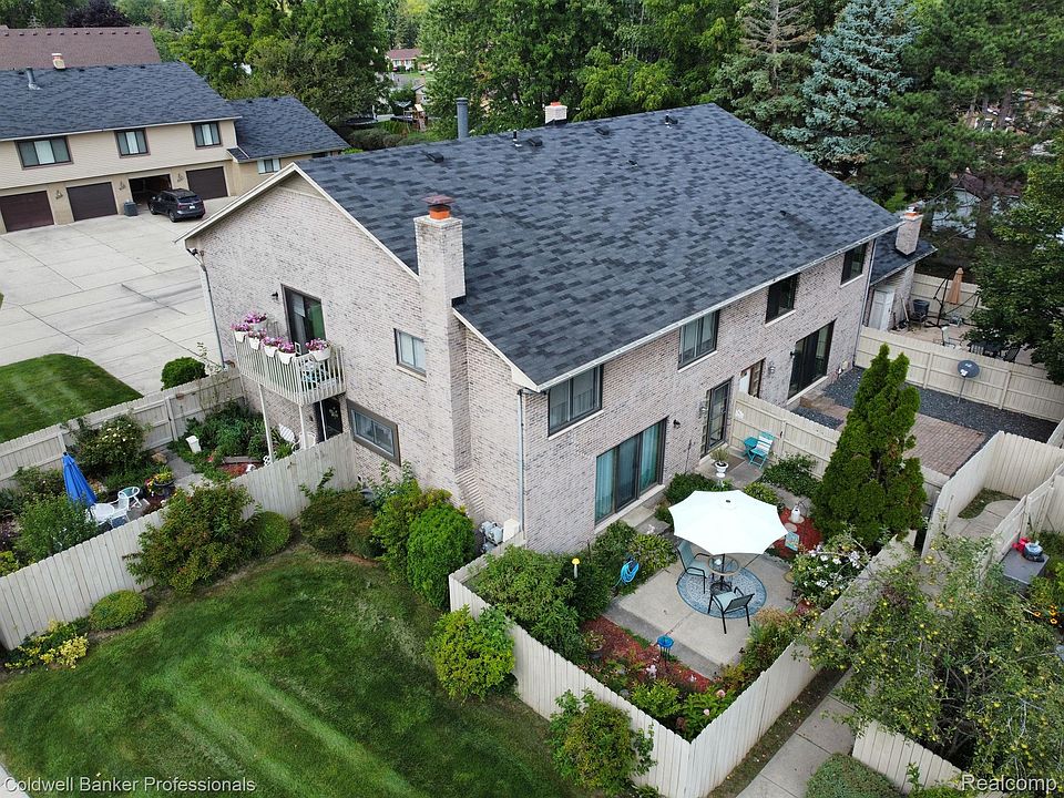 1st image of 42340 W Leo St