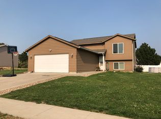 504 N Cornflower Ave, Sioux Falls, SD 57107