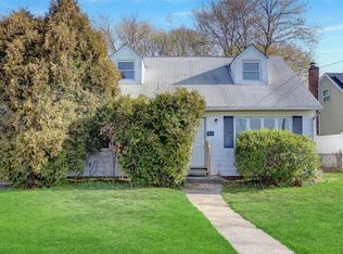 1023 Smith St, Uniondale, NY 11553