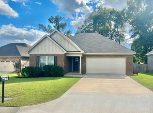 101 Talquin Ct, Dothan, AL 36301