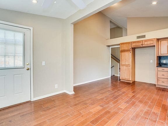 5th image of 608 N Elm St