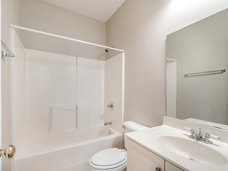 2137 Aberdeen Cir — Photo 16